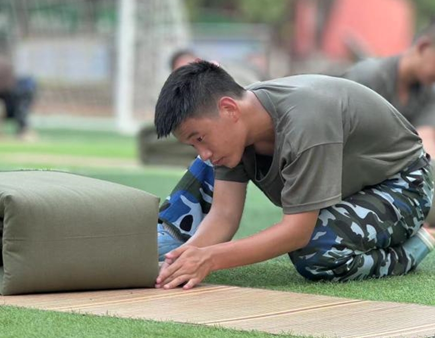 有“被”而来  叠出精彩 ——鹰潭东望实训基地军训叠被子比赛